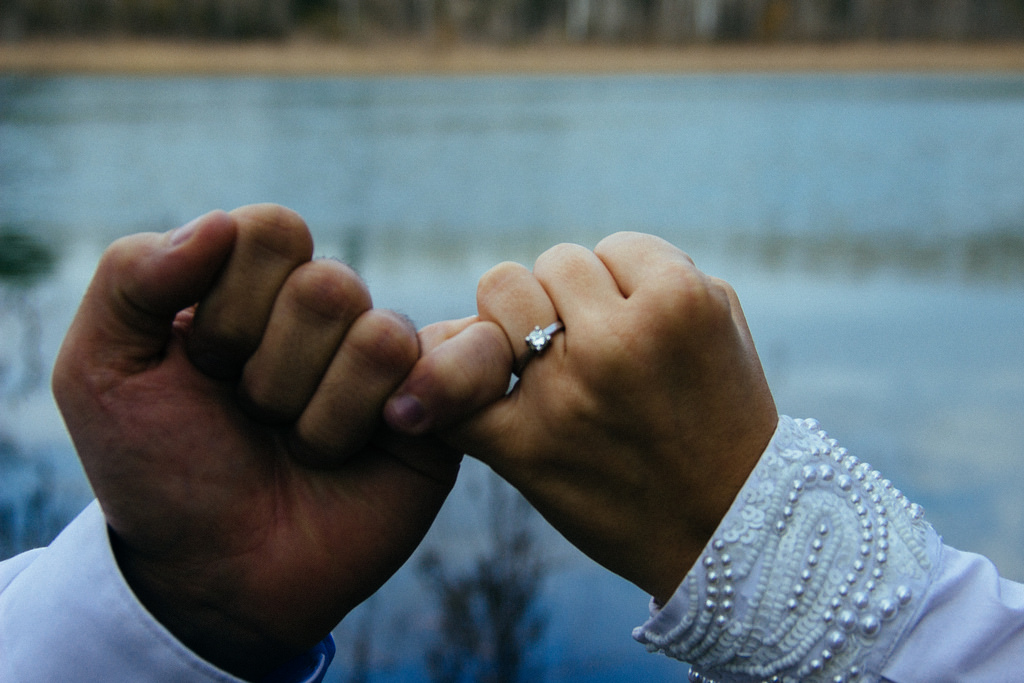 Two hands with interlocked pinkies, a pinky swear